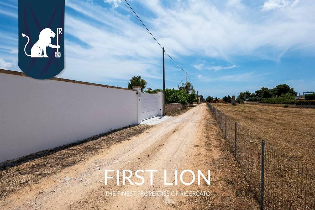 5 rooms Villa in Ugento, Italy No. 135771