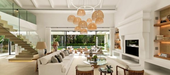 5 bedrooms Villa in Estepona, Spain No. 33386 5