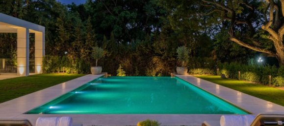 5 bedrooms Villa in Estepona, Spain No. 33386 9