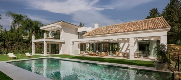 5 bedrooms Villa in Estepona, Spain No. 33386 8