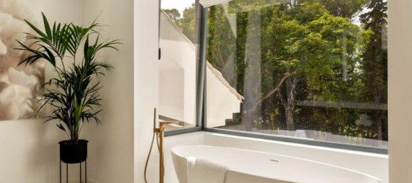 5 bedrooms Villa in Estepona, Spain No. 33386 7