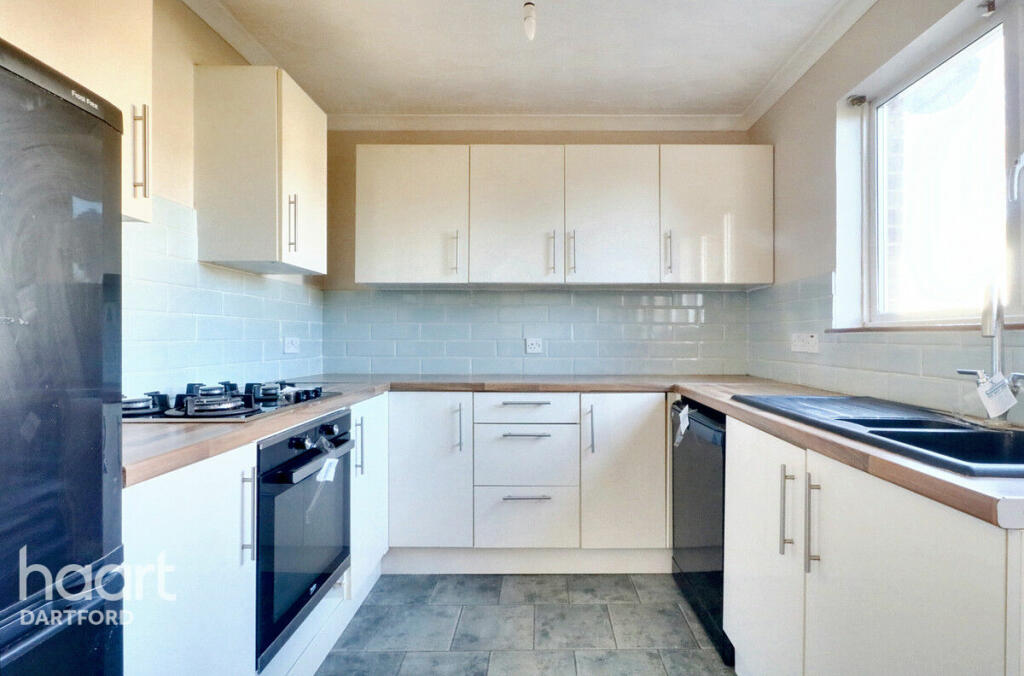 2 bedrooms Commercial property in Dartford, United Kingdom No. 4939