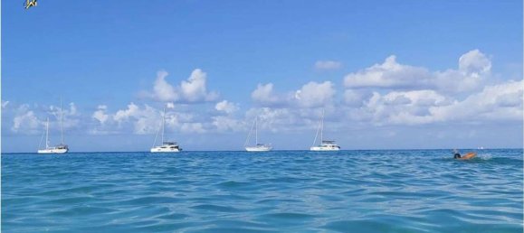 Квартира с 3 комнатами в Бриндизи, Италия № 226546 2