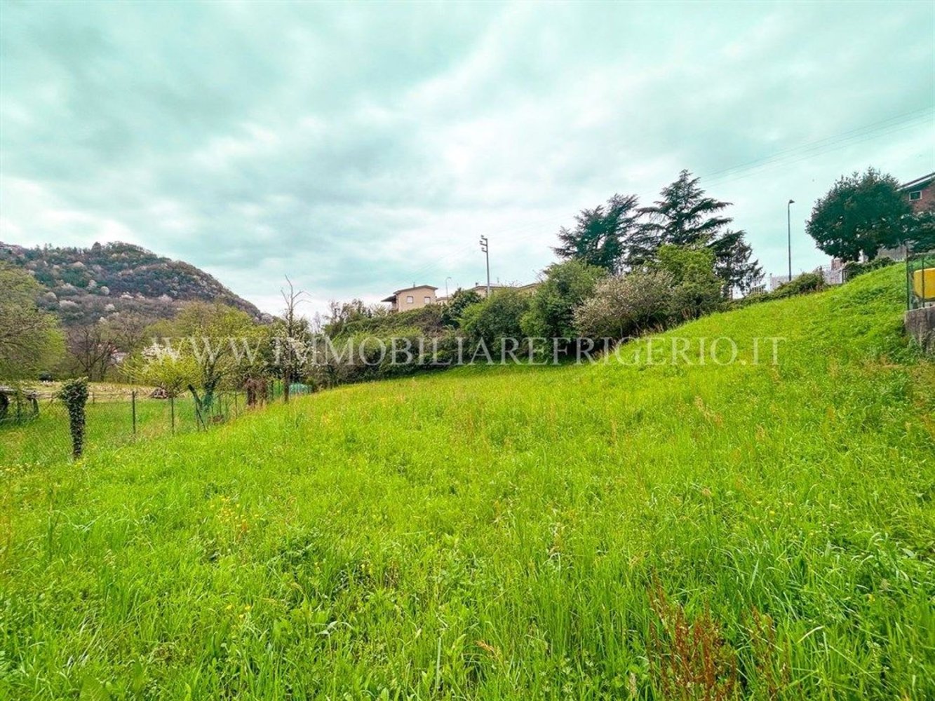 Земельный участок 2290м² в Калольциокорте, Италия № 198144