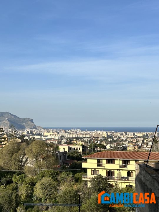 4 bedrooms Apartment in Palermo, Italy No. 144209