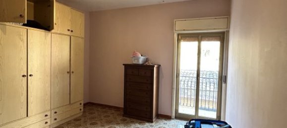4 bedrooms Apartment in Palermo, Italy No. 144209 3