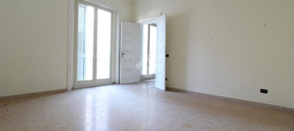 4 rooms Apartment in Reggio Calabria, Italy No. 301906 2