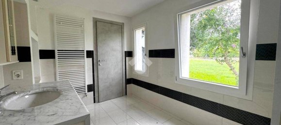 3 bedrooms Villa in Goito, Italy No. 310950 7