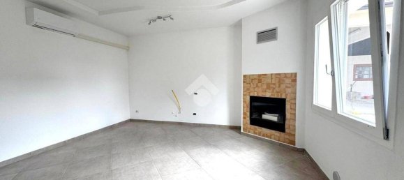 3 bedrooms Villa in Goito, Italy No. 310950 4