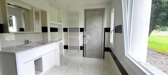 3 bedrooms Villa in Goito, Italy No. 310950 8