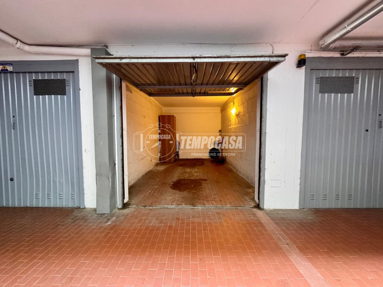 Garage in Bologna, Italy, Nr. 323088