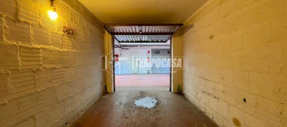 Garage in Bologna, Italy, Nr. 323088 3