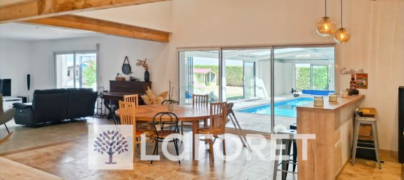 5 bedrooms House in Charente-Maritime, France No. 357460 2