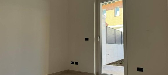 3 rooms Apartment in Rome, Italy No. 24024 11