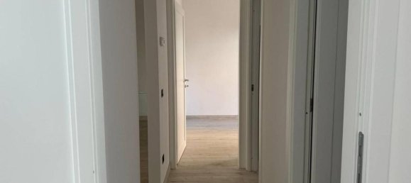 3 rooms Apartment in Rome, Italy No. 24024 23