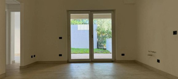 3 rooms Apartment in Rome, Italy No. 24024 8