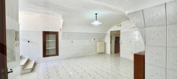 4 rooms House in Triggiano, Italy No. 24135 17