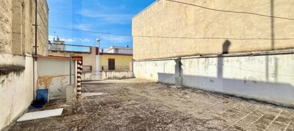 4 rooms House in Triggiano, Italy No. 24135 24