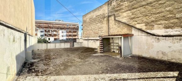 4 rooms House in Triggiano, Italy No. 24135 23