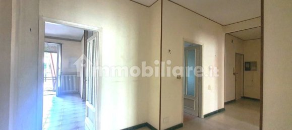 3 bedrooms Apartment in Turin, Italy No. 266116 8