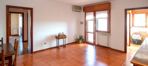 2 bedrooms Apartment in Verona, Italy No. 350654 2