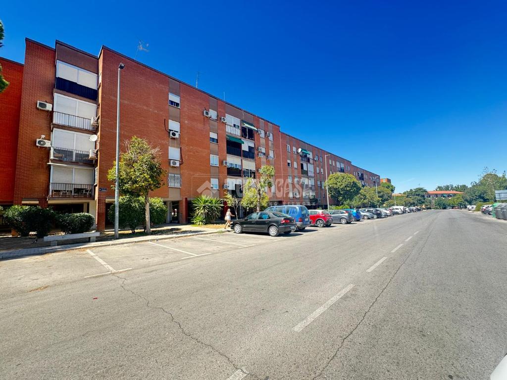 Apartamento de 3 habitaciónes en Aranjuez, Spain No. 230467