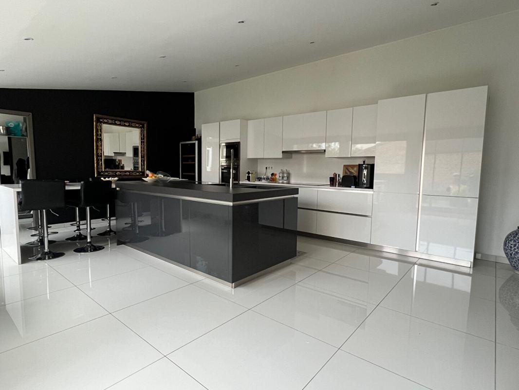 Moradia em banda T5 em Compiegne, France N.º 153229