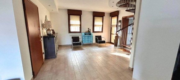 4غرفة منزل ذو طابقين في Busto Arsizio, Italy رقم 237017 3