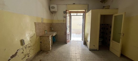 Apartamento de 2 dormitorios en Foggia, Italy No. 341076 4