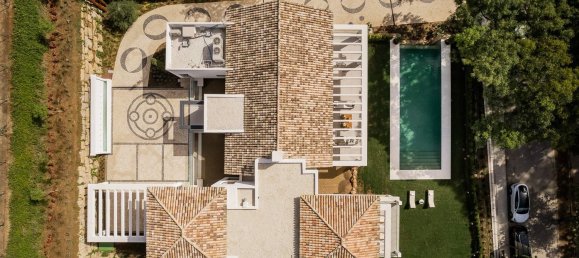 5 bedrooms House in Estepona, Spain No. 33365 3