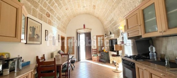 Дом с 6 спальнями в Монополи, Италия № 318287 5