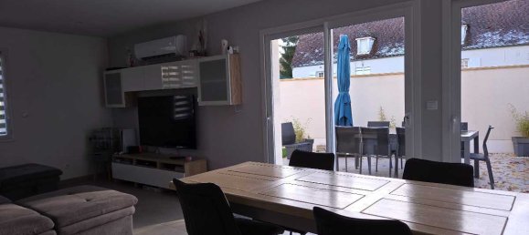 3 bedrooms House in Chevrieres, France No. 49863 4