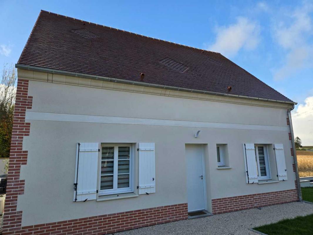 3 bedrooms House in Chevrieres, France No. 49863