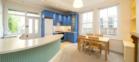 2 bedrooms Apartment in London, United Kingdom No. 12718 2