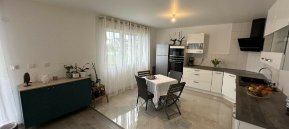 3 bedrooms House in Morhange, France No. 63979 3