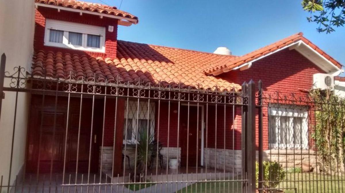 3 bedrooms House in Mar del Plata, Argentina No. 74889