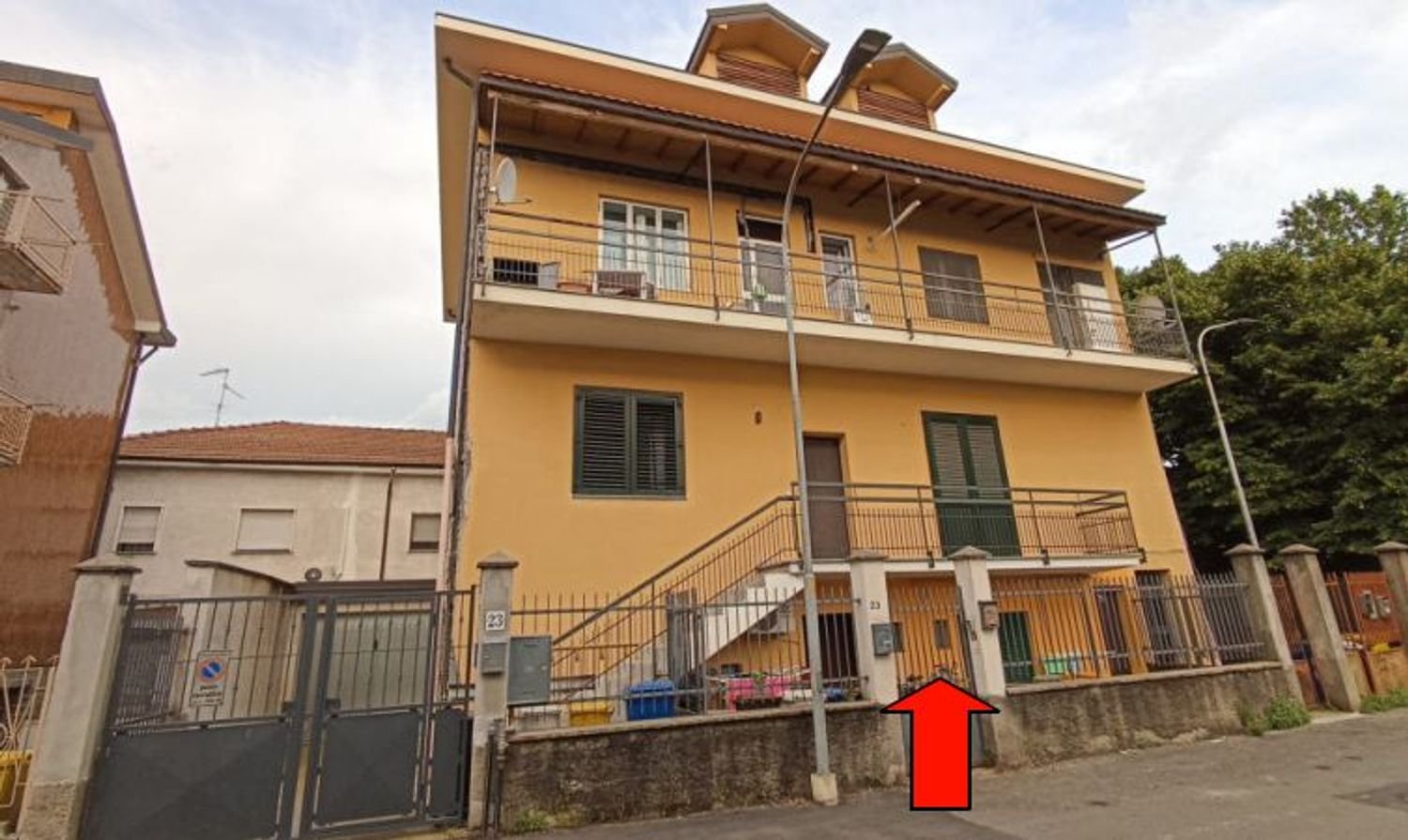 2غرفة شقة في Rho, Italy رقم 212784