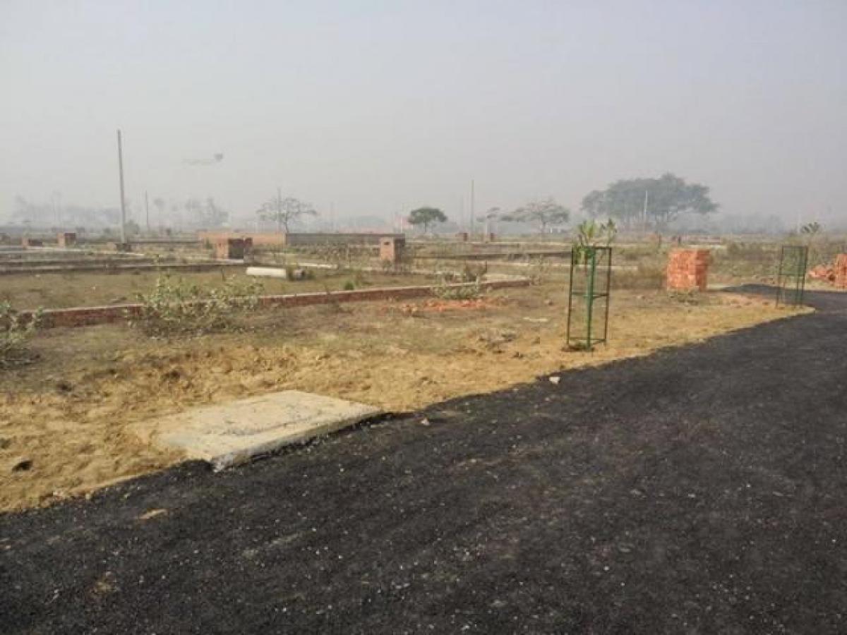  Land in Lucknow, India No. 33971