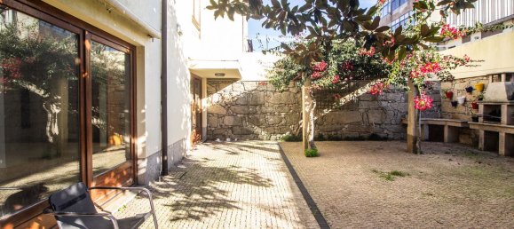 Дом с 4 спальнями в Матозиньюш, Португалия № 149661 2