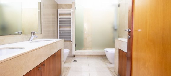 Дом с 4 спальнями в Матозиньюш, Португалия № 149661 16