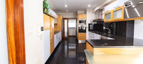 Дом с 4 спальнями в Матозиньюш, Португалия № 149661 25