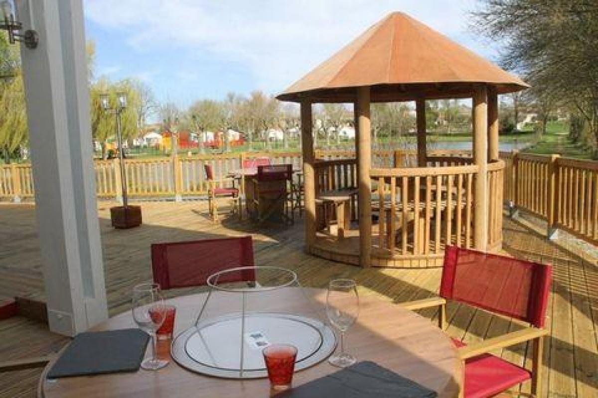 393m² Office in La Rochelle, France No. 20212