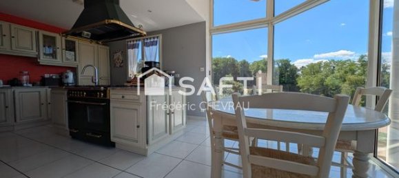 5 Schlafzimmer Haus in Charnay-les-Macon, France, Nr. 302973 3