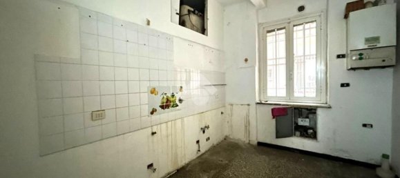 6 rooms Apartment in Genoa, Italy No. 38462 11