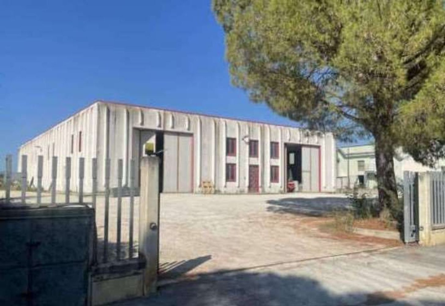 1020m² Warehouse in Treia, Italy No. 346226