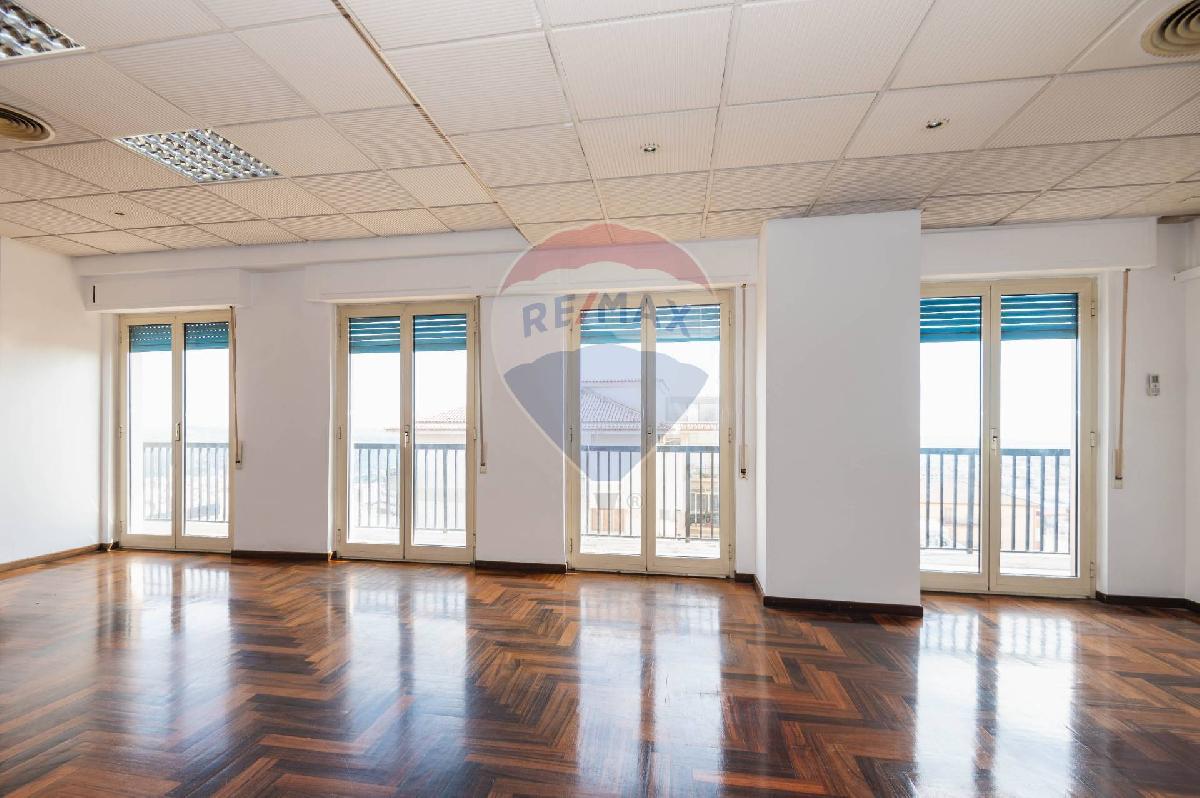 6 غرف نوم مكتب في Ragusa, Italy رقم 22910