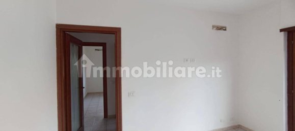 Квартира с 2 спальнями в Чампино, Италия № 121001 15