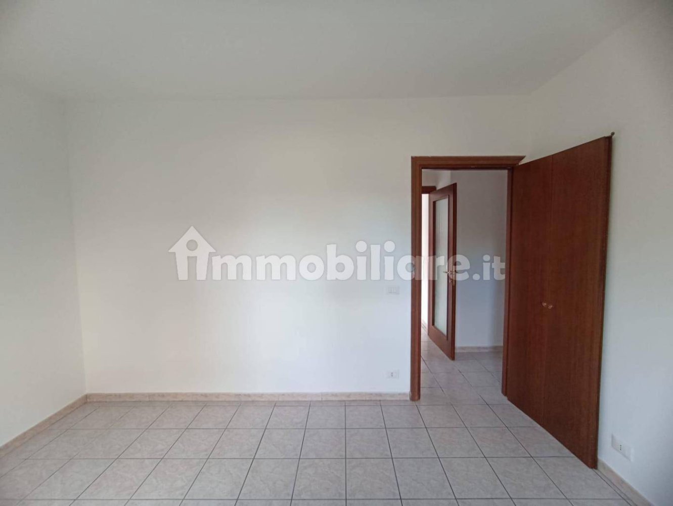 Квартира с 2 спальнями в Чампино, Италия № 121001