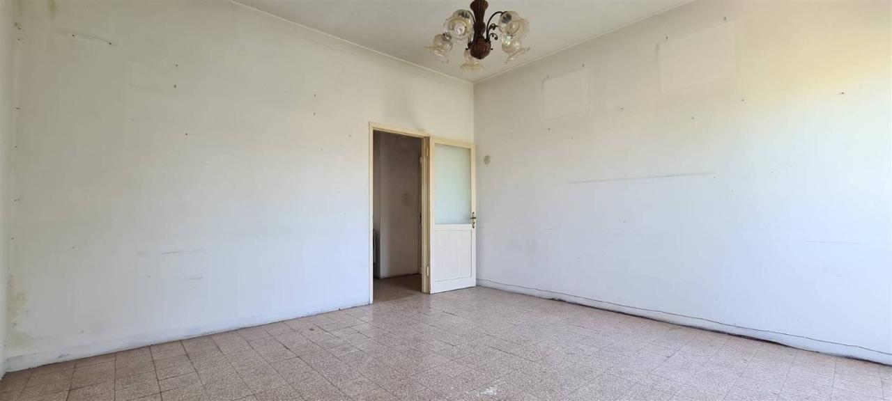 6 rooms Apartment in Pietrasanta, Italy No. 26275