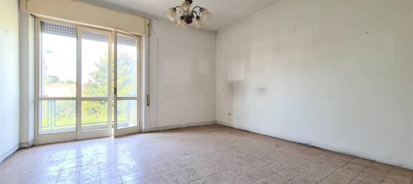 6 rooms Apartment in Pietrasanta, Italy No. 26275 3